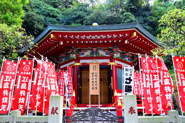 江島神社奉安殿の画像